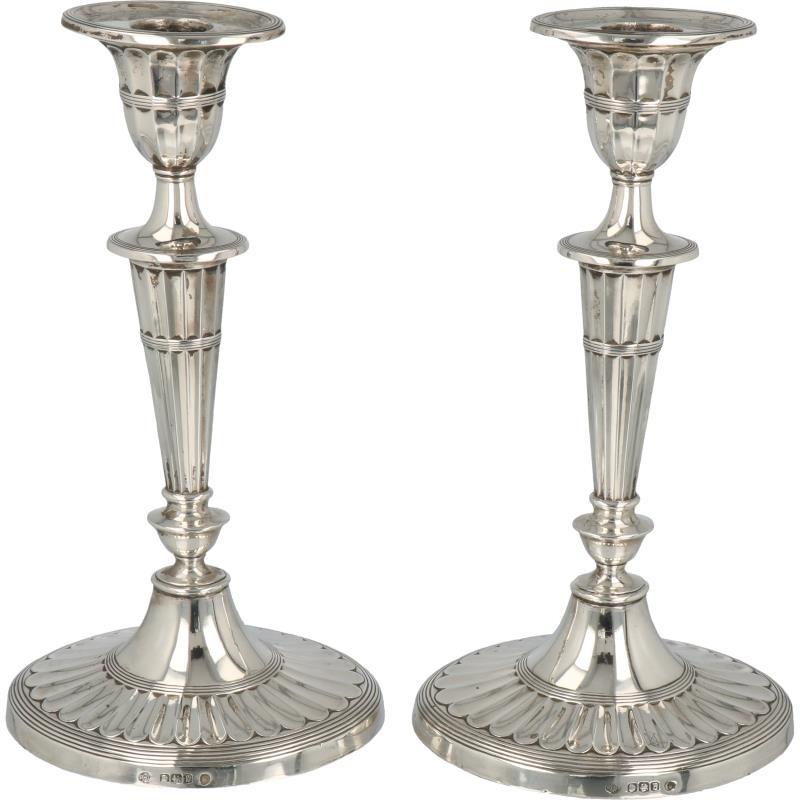 2-delig set kandelaars zilver.