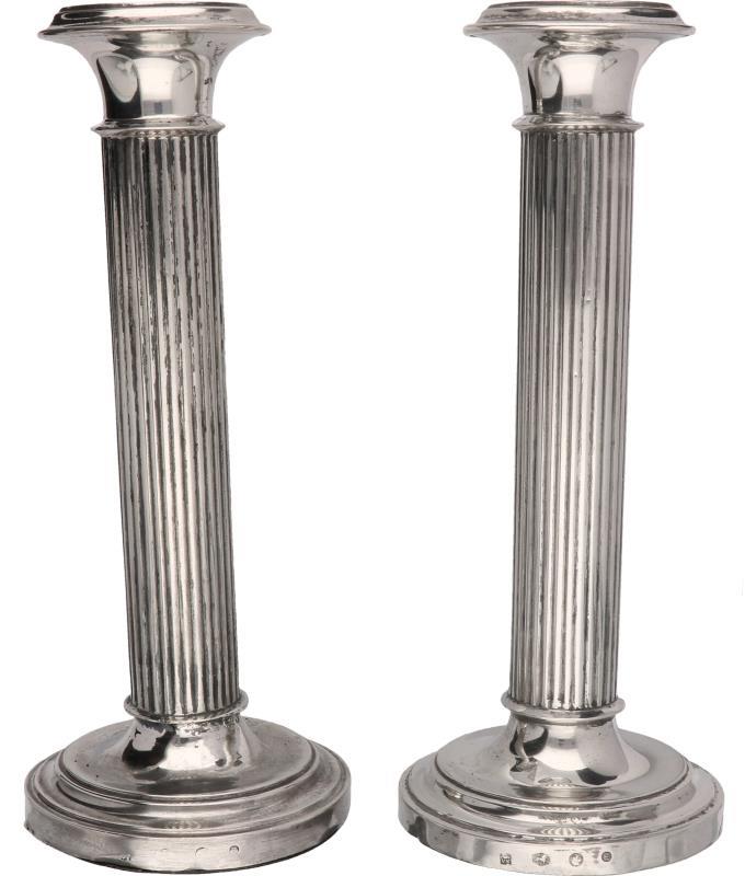 2-delig set kandelaars zilver.