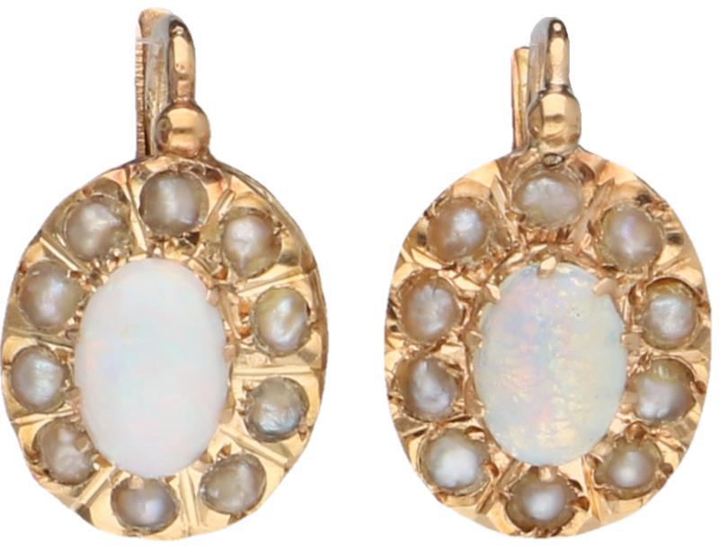 Vintage oorhangers geelgoud, met witte opaal en zaadparel - 14 kt.