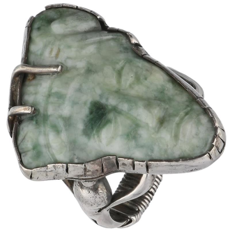 Ring zilver, met gesneden jade - 925/1000.