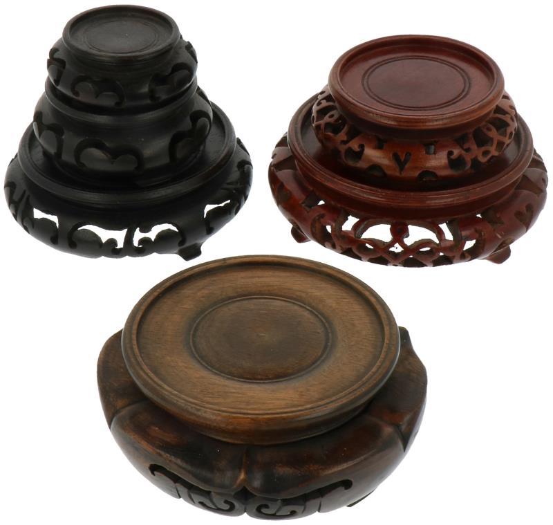 (6) Houten voetjes.