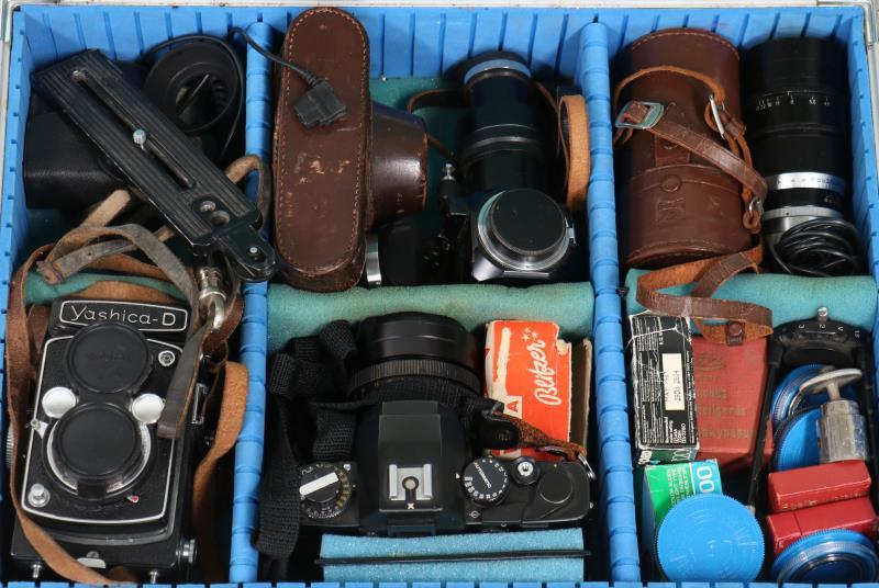 Koffer vol camera's en toebehoren. 