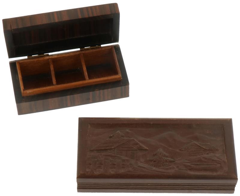 (2) postzegeldoosjes Hout. 