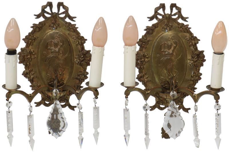 (2) Wandlampen.
