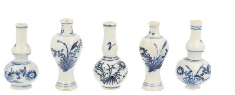 (5) Miniatuurvaasjes. 