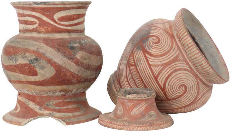 (2) Terracotta potten.
