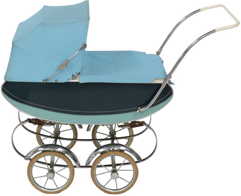 Poppenwagen.