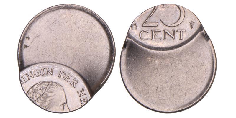 25 Cent Juliana jaartal onbekend excentrisch geslagen.