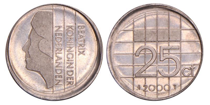 25 Cent Beatrix 2000 excentrisch geslagen.