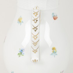 Een porseleinen koffiepot met bloemendecor. Meissen, 1e helft 20e eeuw.