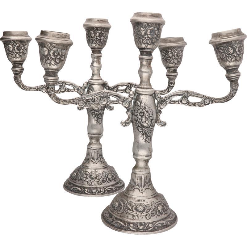 (2) Kandelaars zilver.