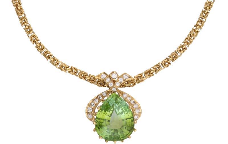 Koningsschakel collier met hanger geelgoud, met ca. 0.63 ct. diamant en toermalijn - 18 kt.