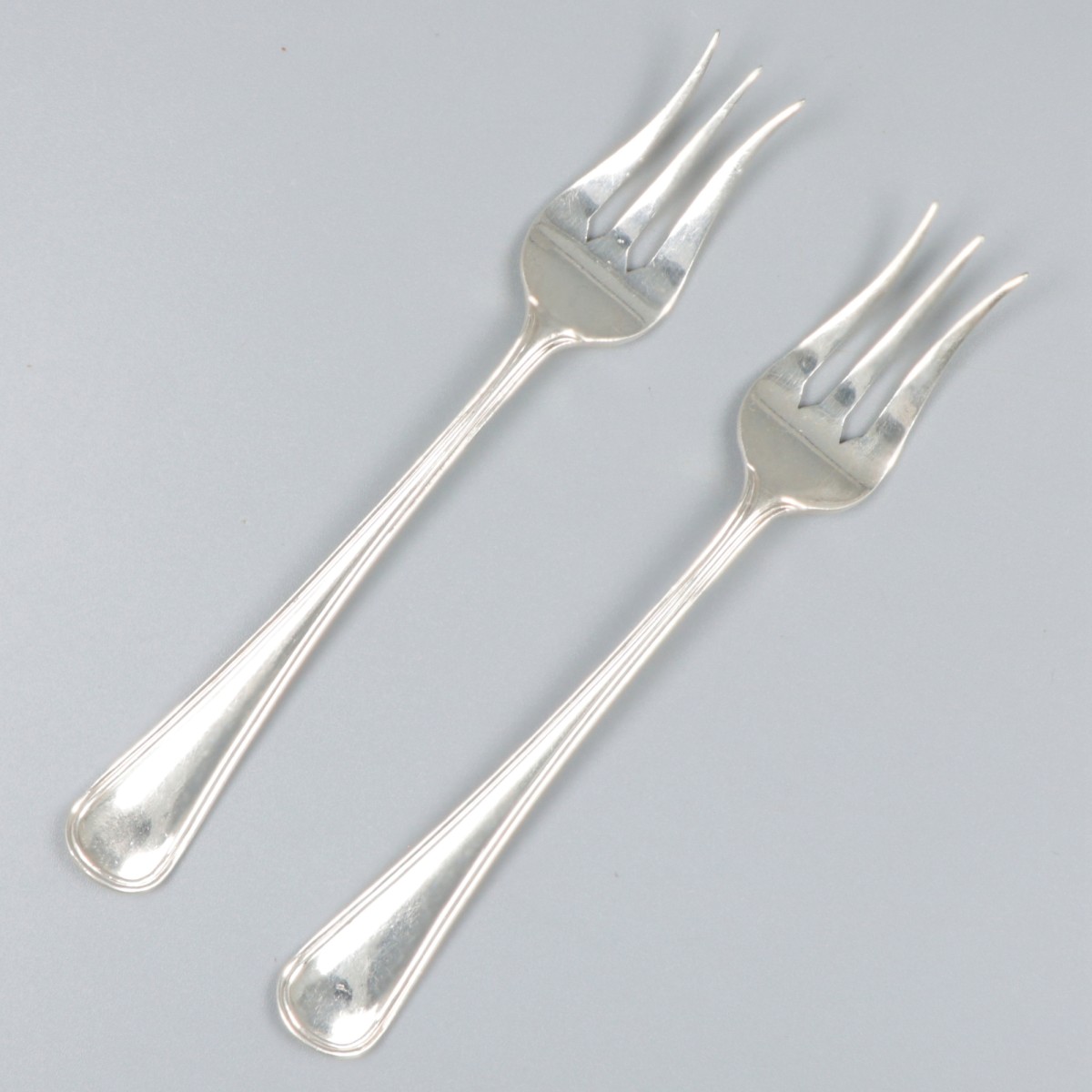 2-delige set vleeswarenvorkjes Hollands rondfilet, zilver.