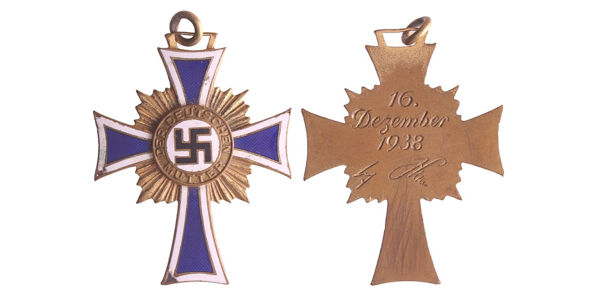 1938. Germany, third Reich. Ehrenkreuz der Deutschen Mutter or Mutterkreuz in bronze.