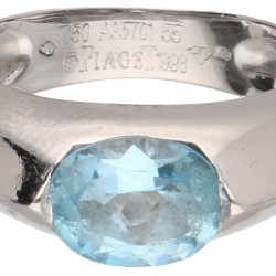 Witgouden Piaget ring, met ca. 0.03 ct. diamant en blauwe topaas - 18 kt.