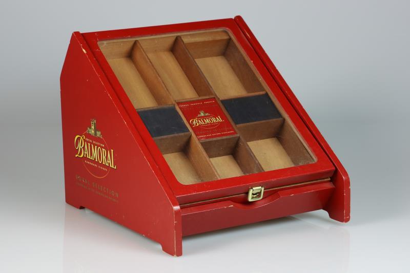 Een sigarenhumidor, Balmoral Royal Selection. 