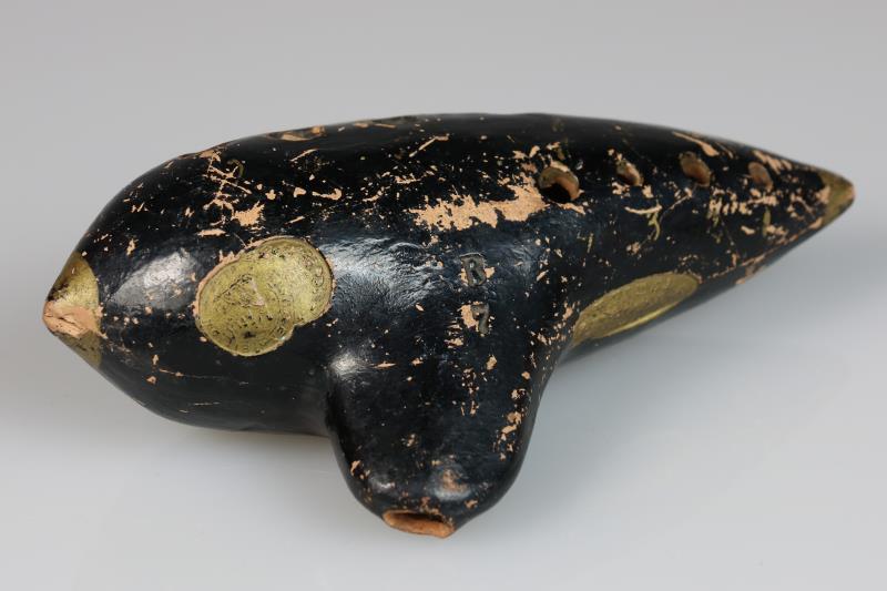 Een Ocarina, aardewerken fluit, gemerkt: H. Fiehn, Vienna. Oostenrijk, ca. eind 19e eeuw.
