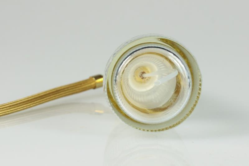 Een glazen parfumfles met verguld messing accenten, Moser. Tsjechoslowakije, circa 1970.