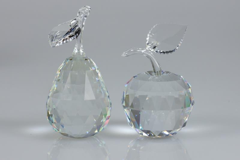 (2) delig lot divers Swarovski, 20e eeuw. Waaronder een appel en een peer (Beide inclusief doos en certificaat).