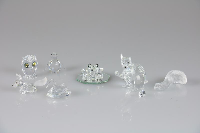 (6) delig lot divers Swarovski, 20e eeuw. Waaronder een eekhoorn (inclusief certificaat), vos, pinguin, zwaantje, kikker en uiltje. (Alle inclusief doos).