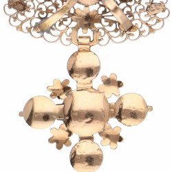 Rosegouden kruisvormige hanger in Georgische stijl, met 18 diamanten - 18 kt.