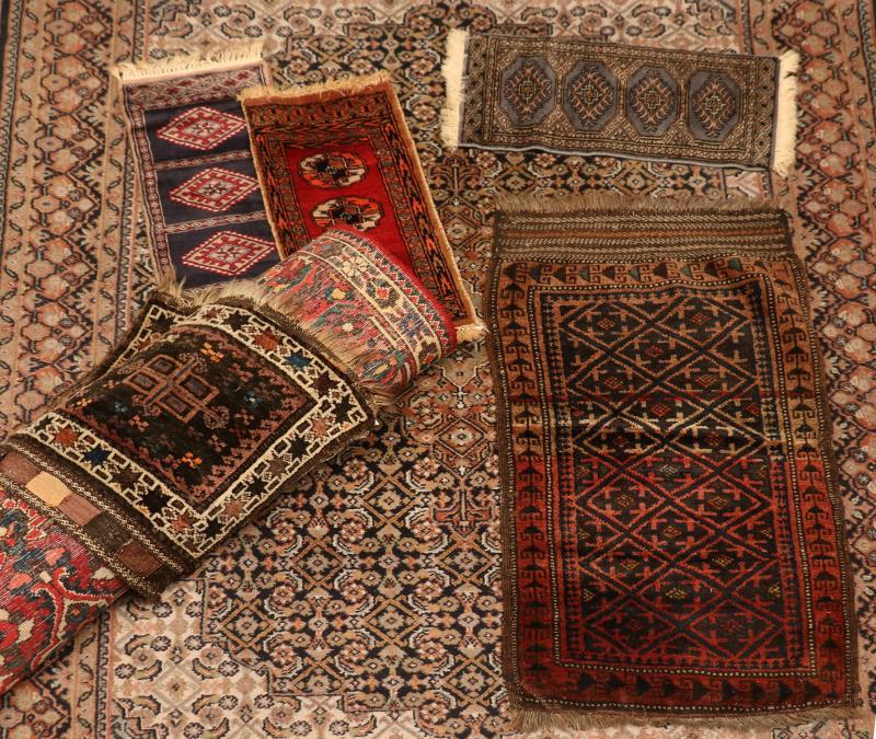 Een lot van (7) Perzische tapijten. 20e eeuw. 