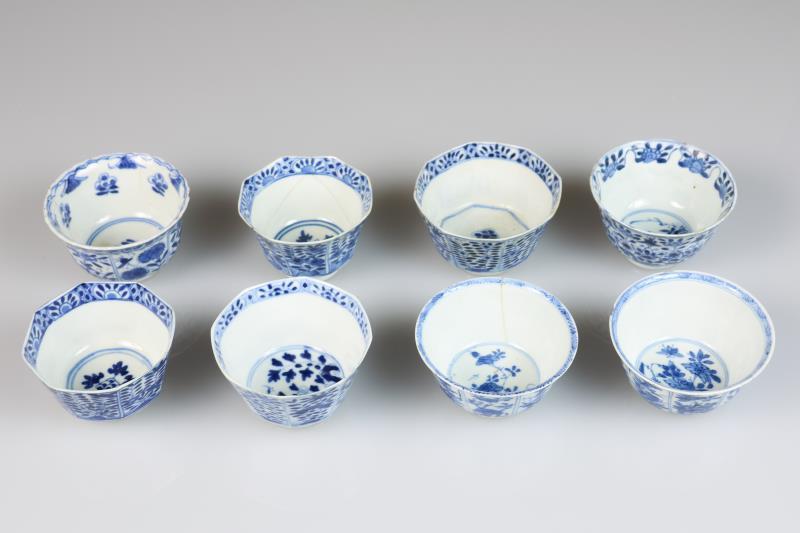 Een lot van (8) porseleinen cups. China, Kangxi en 19e eeuw.