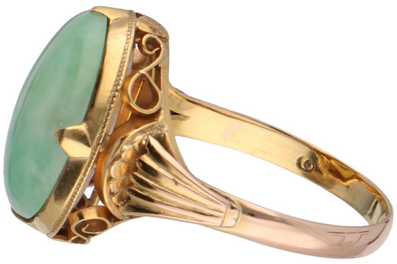 Geelgouden ring, jade - 14 kt.