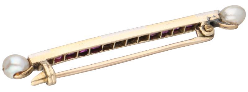 Geelgouden broche, ca. 0.16 ct. diamant, robijn en parel - 14 kt.