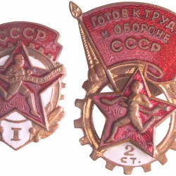 Russia. Soviet Union. N.D. Lot (2) Price badges for runners.