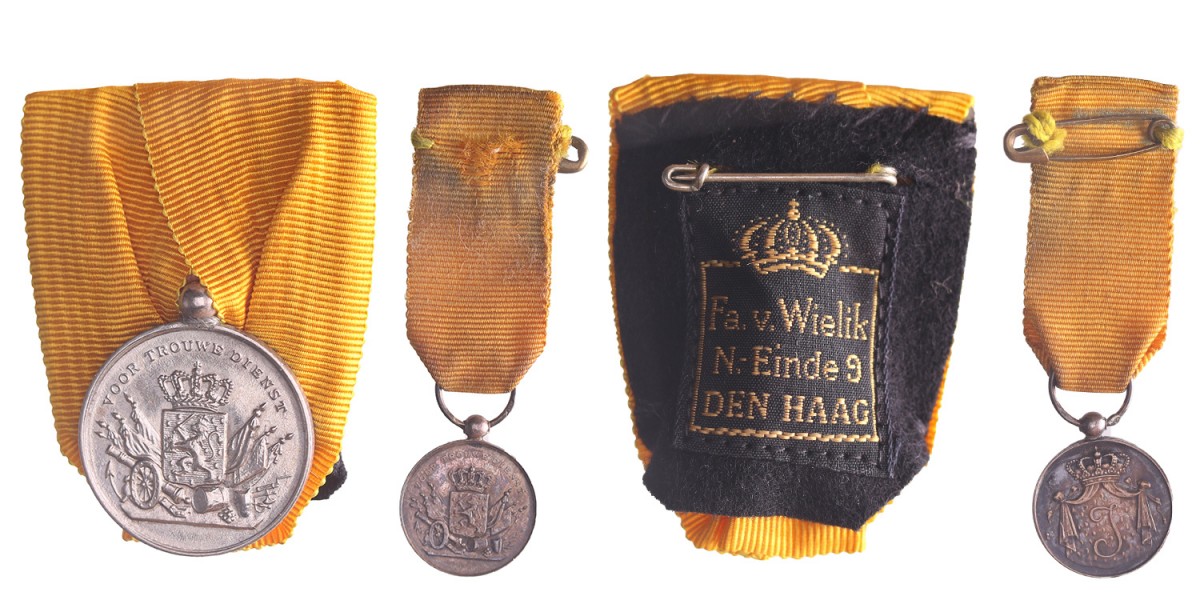 Z.j. Nederland. Juliana. Medaille 'Voor trouwe dienst' in zilver, met miniatuur.