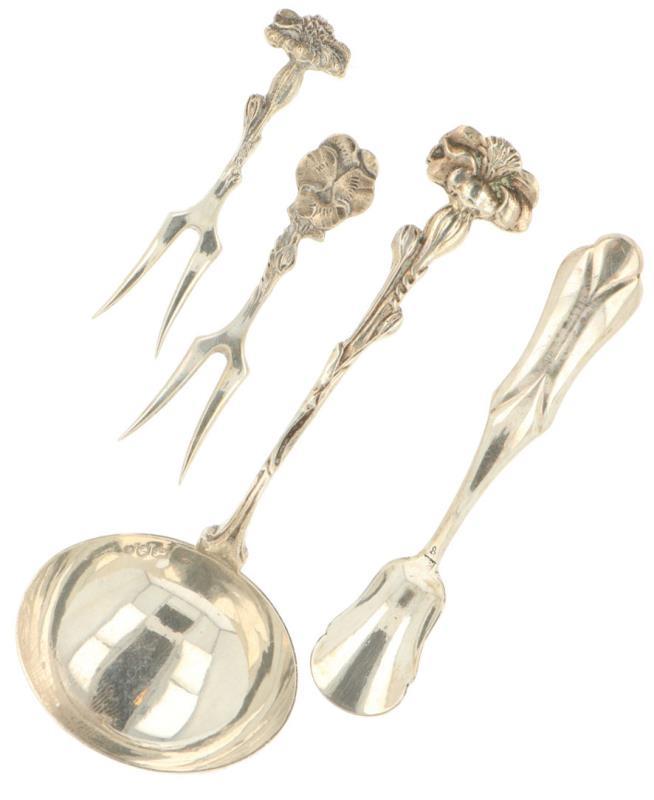 (4) Delig lot diversen zilver.