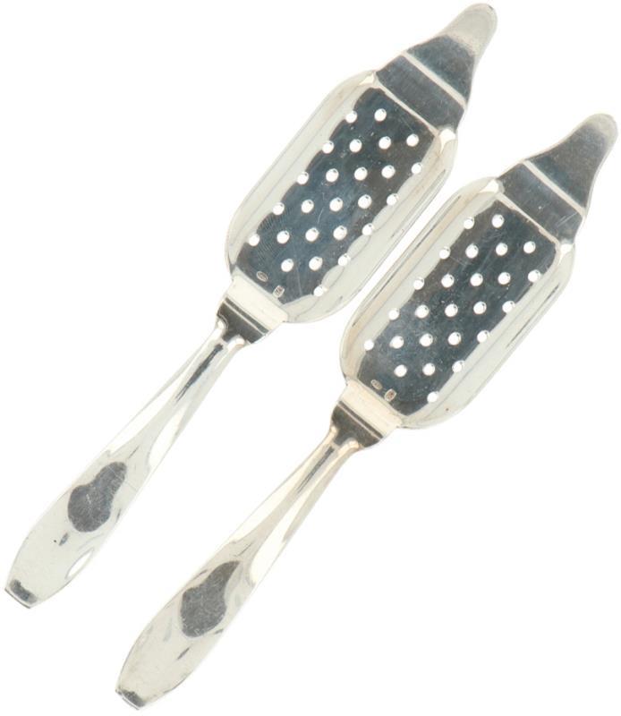 (2) Oesterschepjes. zilver.