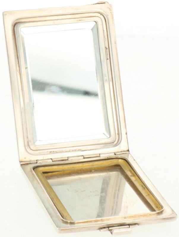 Compact / Poederdoos zilver.