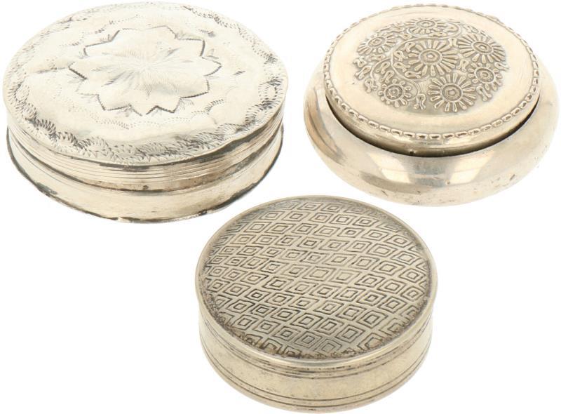 (3) Delig lot doosjes zilver.