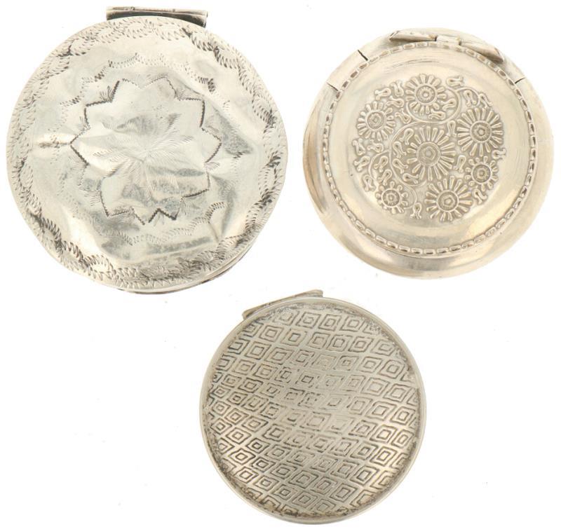 (3) Delig lot doosjes zilver.