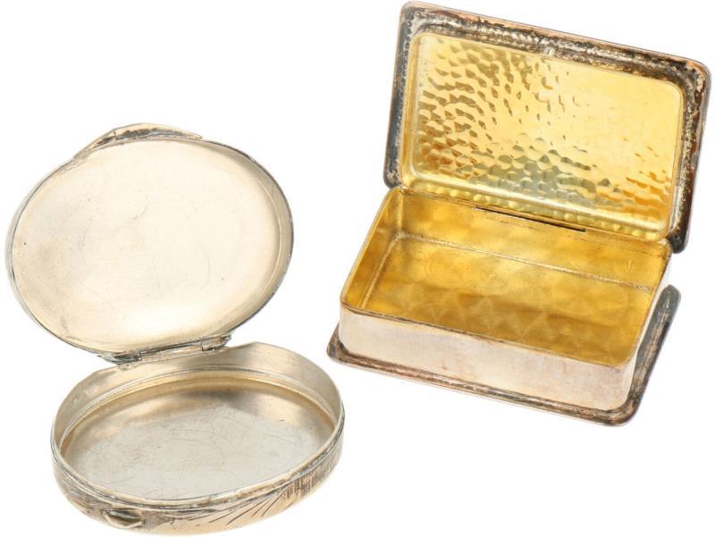 (2) Delig lot pillendoosjes zilver.