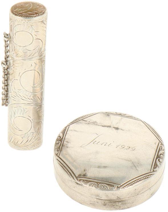 (2) Delig lot doosjes zilver.