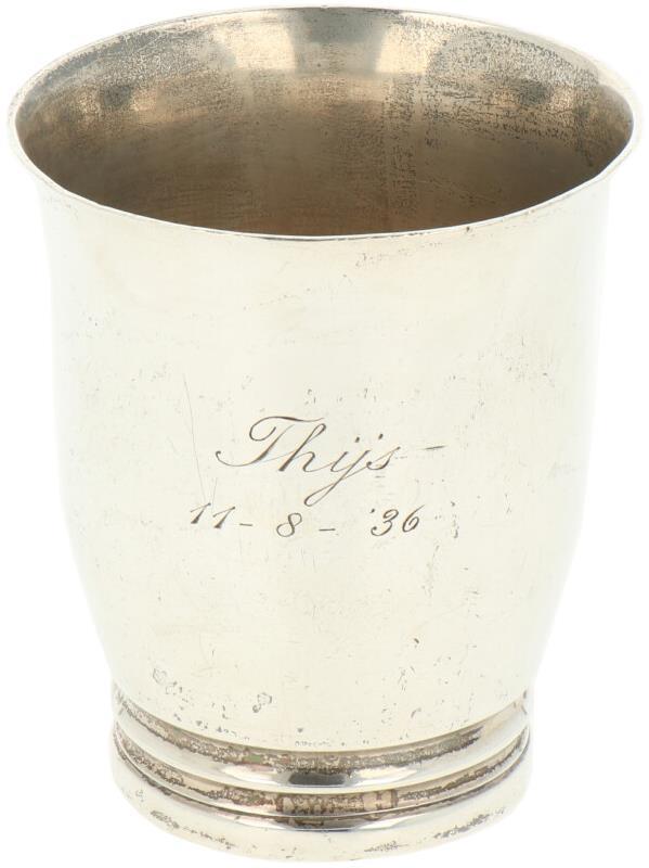 Drink beker zilver.