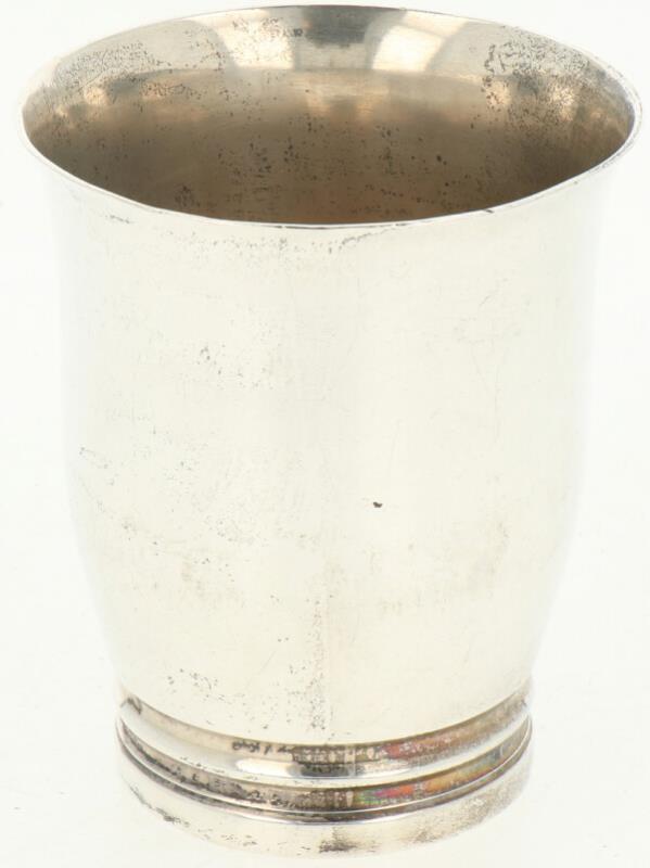 Drink beker zilver.