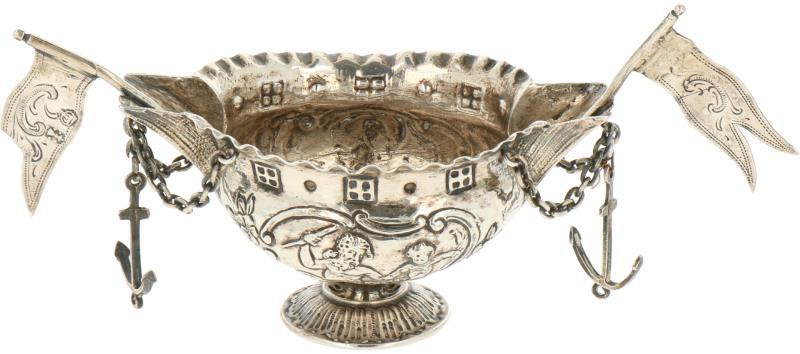 Schaal op voet zilver.