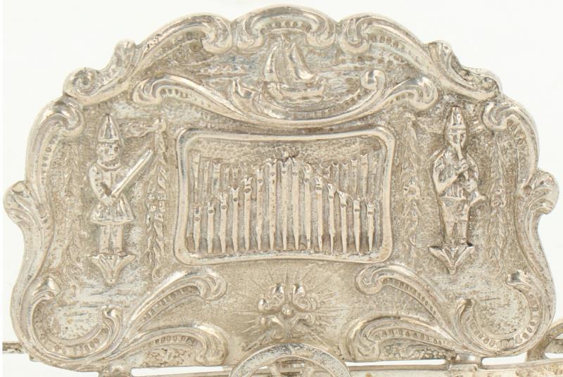 Draaiorgel zilver.