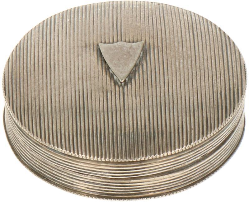 Pillen- pepermuntdoosje zilver.