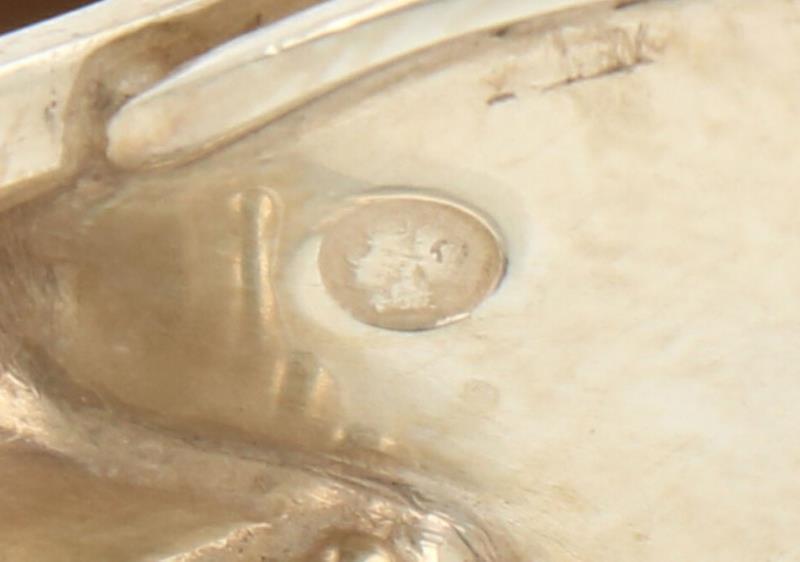 Koffiepot met roomkan zilver.