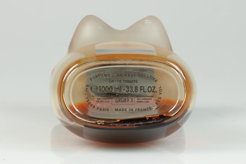 Een grote display parfum fles, Jean-Paul Gaultier. Frankrijk 2e helft 20e eeuw.