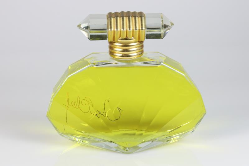 Een grote display parfum fles Van Cleef & Arpels. Frankrijk 2e helft 20e eeuw.