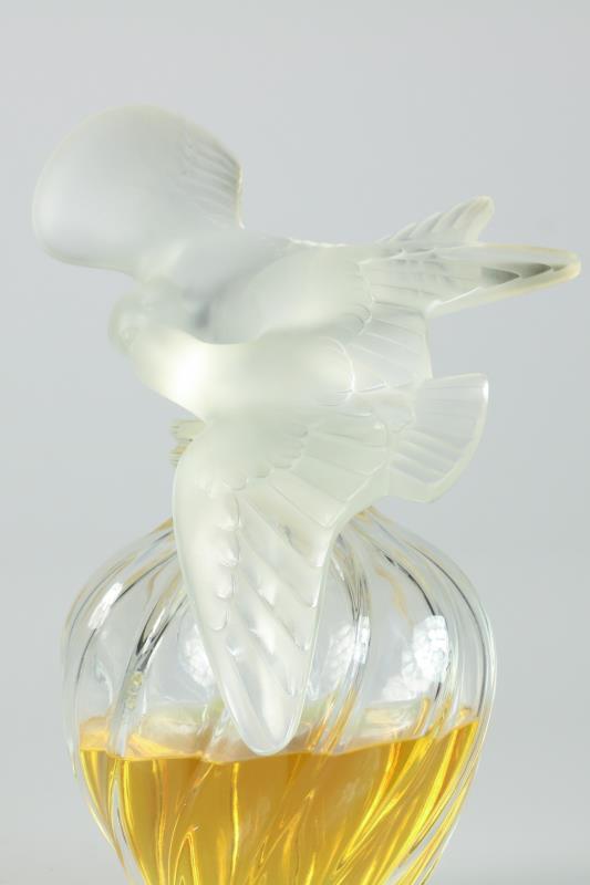 Een grote display parfum fles, Nica Ricci by Lalique. Frankrijk 2e helft 20e eeuw.