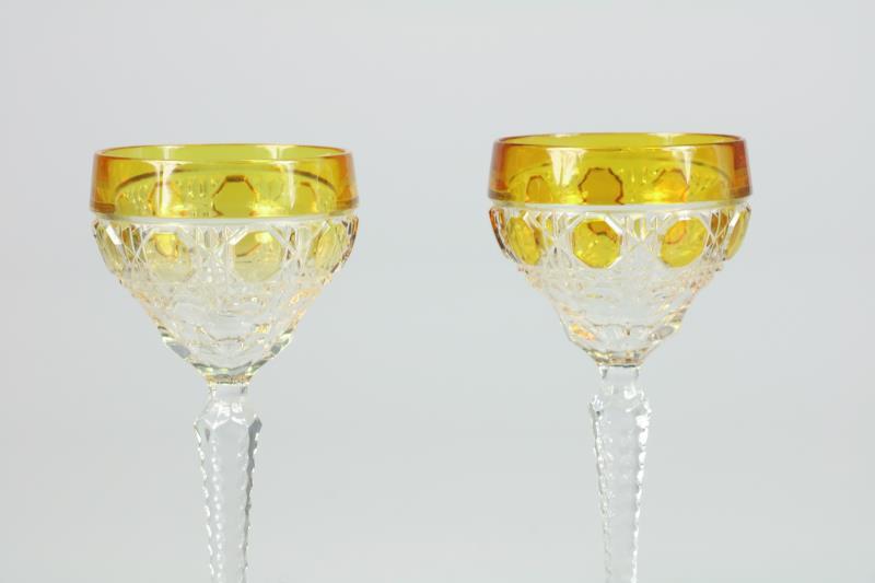 Een set van twee Boheems kristallen glazen. Midden 20e eeuw.