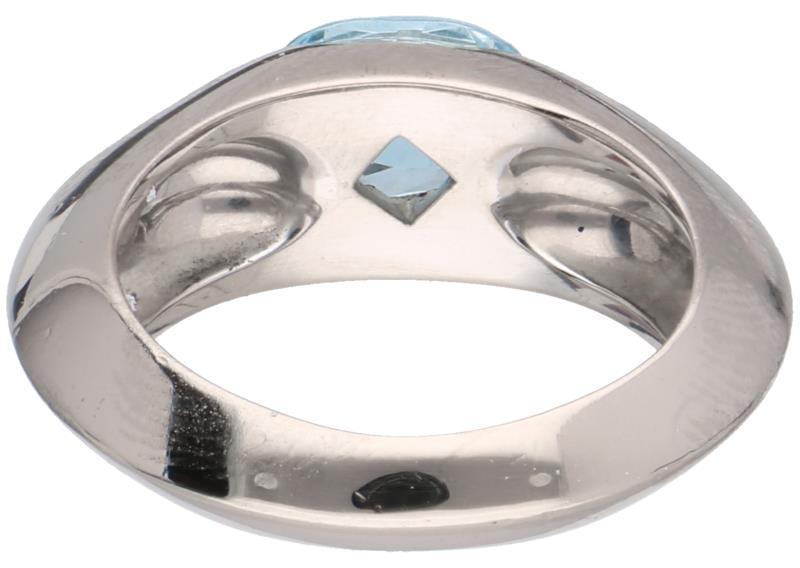 Witgouden Piaget ring, ca. 0.03 ct. diamant en blauwe topaas - 18 kt.