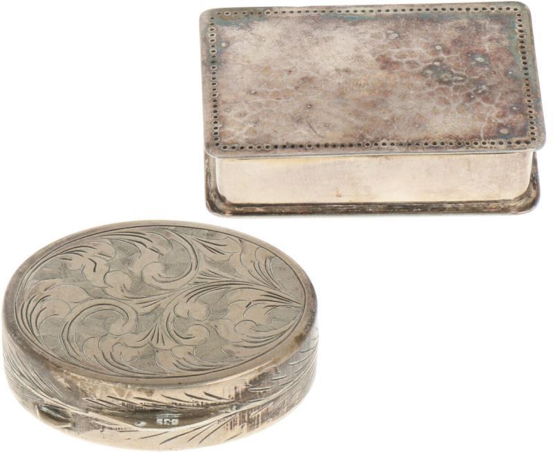 (2) Delig lot pillendoosjes zilver.
